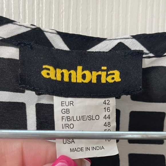 AMBRIA Black & White 3/4 Sleeve Blouse Size 10 - Picture 3 of 7